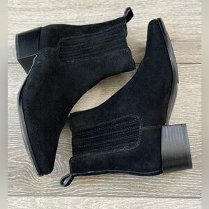 Banana Republic Chelsea boot black suede Size 6 M